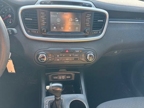 Used 2018 Kia Sorento FWD image 10