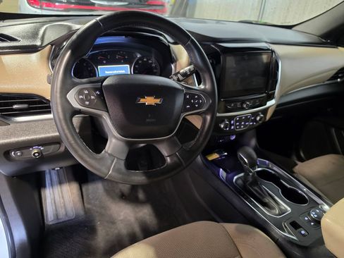 Used 2023 Chevrolet Traverse LT w/ LPO, Cargo Package AWD/4WD image 4