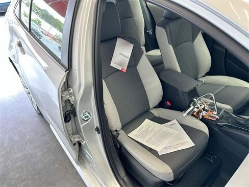 Used 2025 Toyota Corolla LE w/ Convenience Package image 24