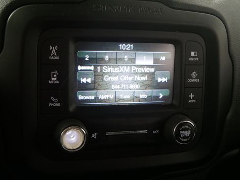 Used 2017 Jeep Renegade Latitude image 22