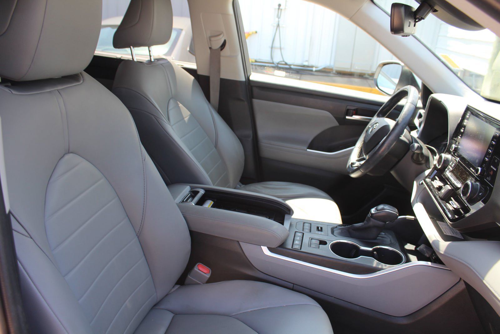 Used 2020 Toyota Highlander XLE AWD/4WD image 20
