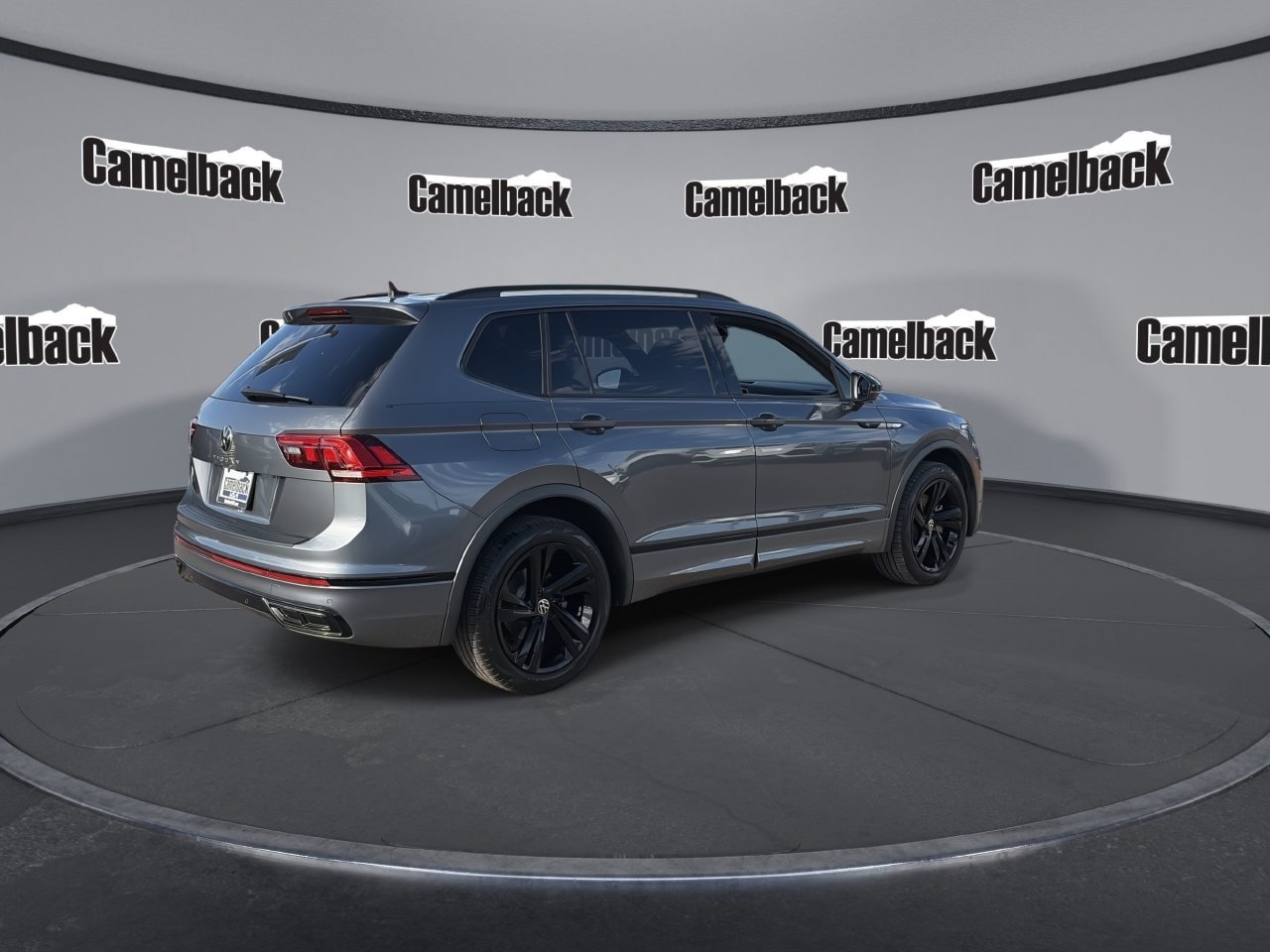 Used 2024 Volkswagen Tiguan SE R-Line FWD image 7