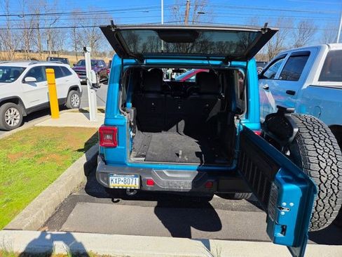 Used 2020 Jeep Wrangler Unlimited Sahara image 9