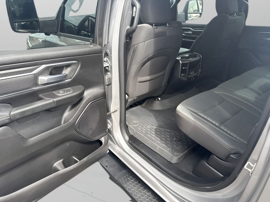 Used 2025 RAM 1500 Big Horn AWD/4WD image 9
