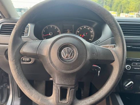 Used 2011 Volkswagen Jetta SE FWD image 14