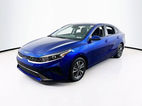 Used 2024 Kia Forte LXS w/ LXS Technology Package FWD image 4