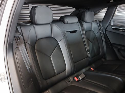 Used 2025 Porsche Macan Turbo AWD/4WD image 6