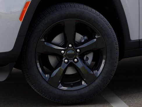 New 2026 Jeep Grand Cherokee Limited w/ Limited Altitude Package image 8