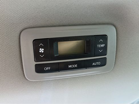 Used 2018 Toyota Sienna LE FWD image 27