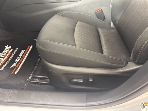 Used 2025 Nissan Altima 2.5 SV FWD image 11