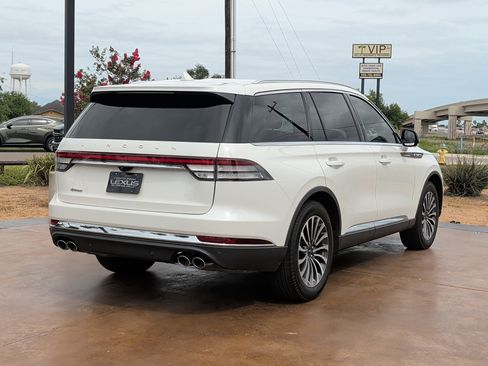 Used 2024 Lincoln Aviator Reserve w/ Elements Package Plus RWD image 2