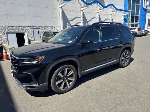 Certified 2023 Honda Pilot Touring image 4