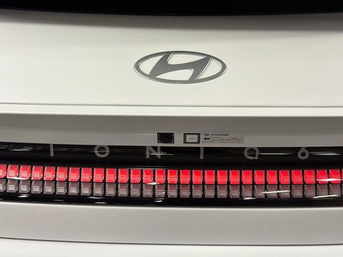 Used 2025 Hyundai Ioniq 6 SE RWD image 13