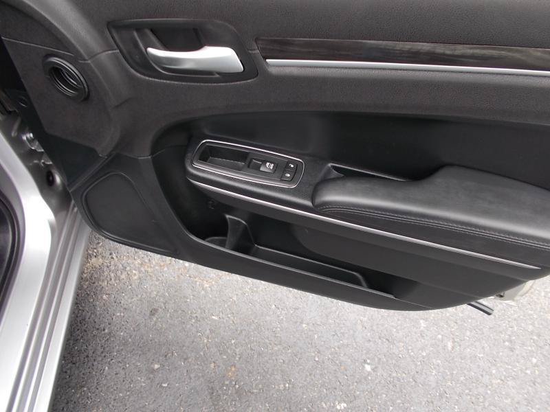 Used 2015 Chrysler 300 Limited RWD image 22