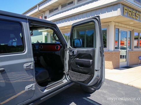 Used 2018 Jeep Wrangler Unlimited Rubicon w/ Steel Bumper Group AWD/4WD image 14