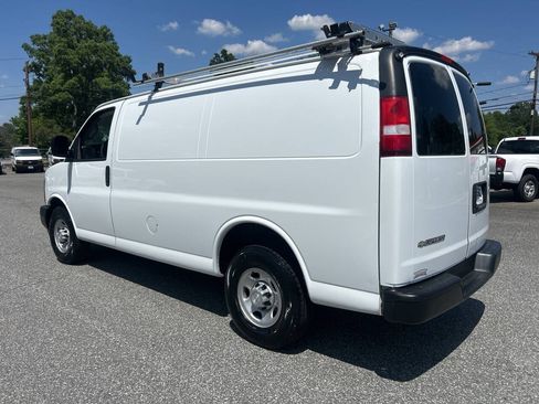 Used 2017 Chevrolet Express 2500 RWD image 10