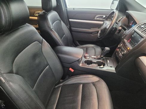 Used 2017 Ford Explorer XLT w/ Equipment Group 202A image 21