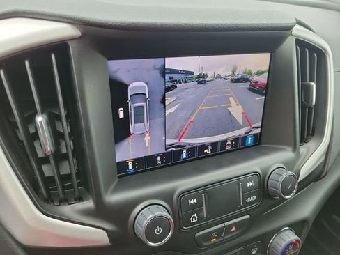 Used 2022 GMC Terrain SLT w/ Infotainment Package II FWD image 29