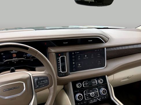 Used 2024 GMC Yukon Denali w/ Advanced Technology Package AWD/4WD image 7