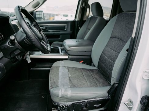 Used 2014 RAM 1500 Classic SLT w/ Luxury Group AWD/4WD image 17