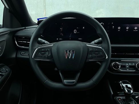 Used 2025 Buick Envista Sport Touring image 31