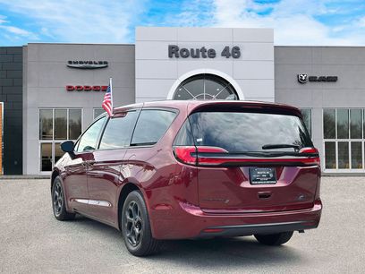 Used 2023 Chrysler Pacifica Limited w/ S Appearance Package