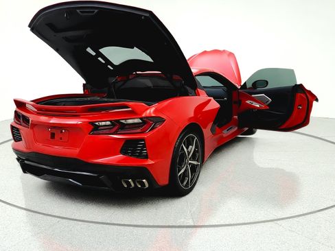 Used 2022 Chevrolet Corvette Stingray Preferred Cpe w/ Z51 Performance Package RWD image 14