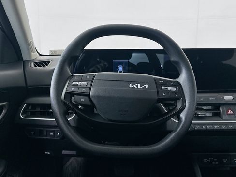 Used 2025 Kia K4 LXS image 18