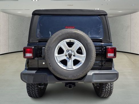 Used 2019 Jeep Wrangler Sport image 4