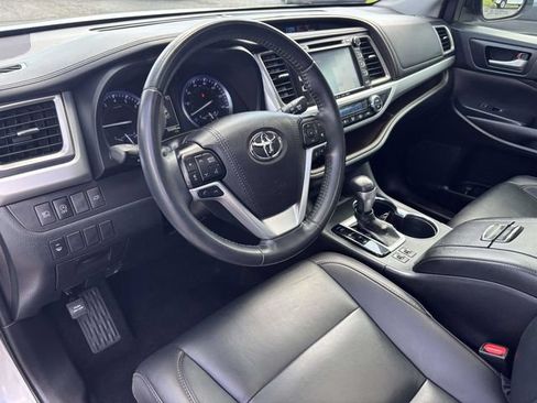 Used 2019 Toyota Highlander XLE FWD image 8
