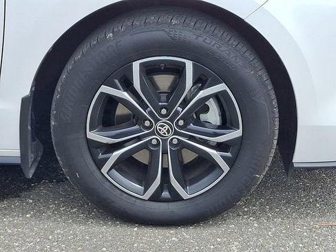 Used 2025 Toyota Sienna Platinum AWD/4WD image 28