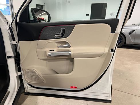 Used 2023 Mercedes-Benz EQB 300 4MATIC image 40