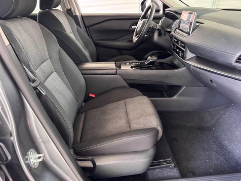 Used 2024 Nissan Rogue SV FWD image 18
