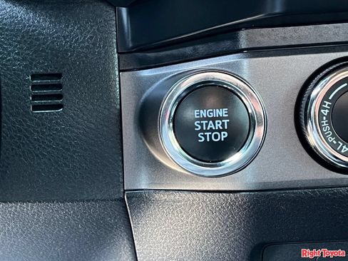 Certified 2022 Toyota Tacoma TRD Off-Road AWD/4WD image 26
