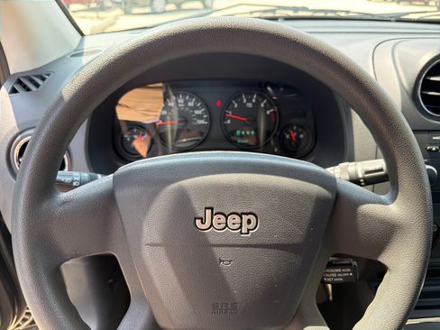 Used 2009 Jeep Compass Sport AWD/4WD image 13