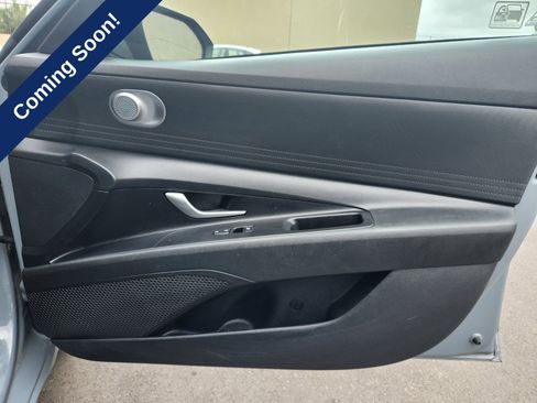 Used 2021 Hyundai Elantra SE FWD image 22