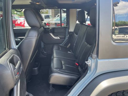 Used 2014 Jeep Wrangler Unlimited Rubicon w/ Connectivity Group AWD/4WD image 18