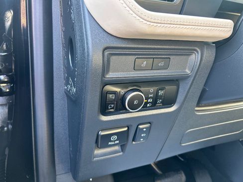 Used 2024 Ford Expedition Max Platinum AWD/4WD image 14