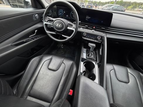 Used 2025 Hyundai Elantra Limited image 41