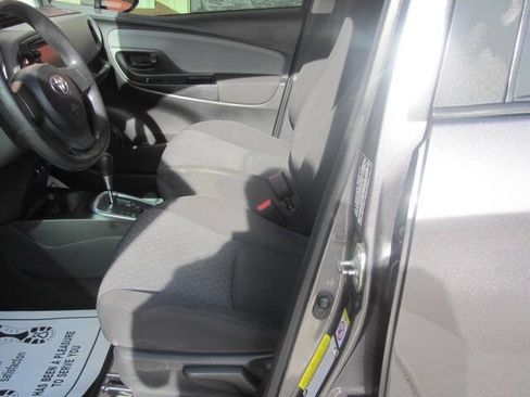 Used 2015 Toyota Yaris L FWD image 10