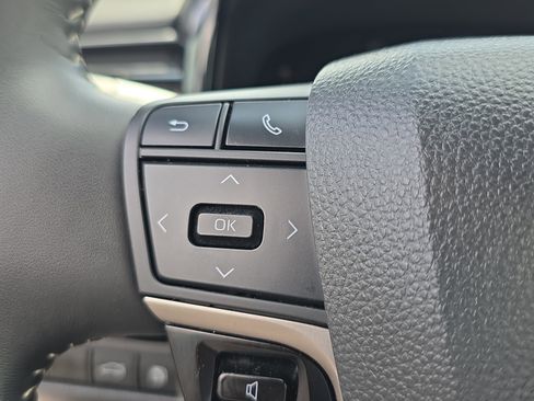 Used 2025 Toyota Camry SE image 32