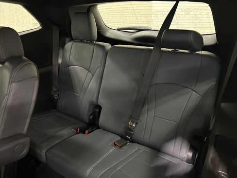 Used 2023 Buick Enclave Essence w/ Sport Touring Edition image 27