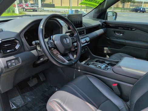 Used 2025 Honda Pilot TrailSport image 35