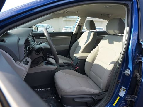 Used 2020 Hyundai Elantra SE FWD image 12