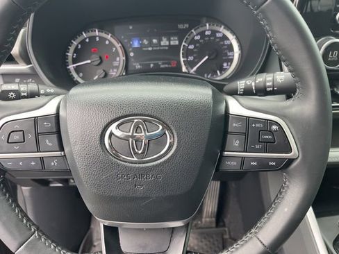 Used 2024 Toyota Highlander LE FWD image 20