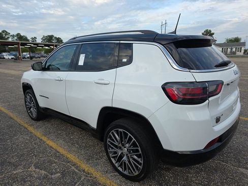 Used 2022 Jeep Compass Limited w/ Elite Group AWD/4WD image 3