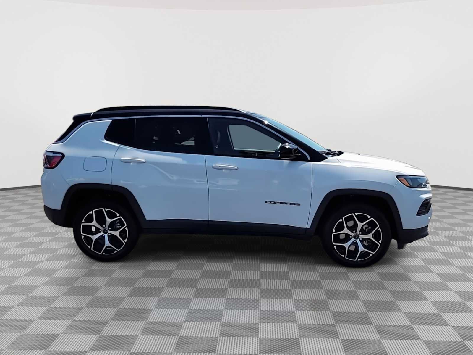 Used 2025 Jeep Compass Limited AWD/4WD image 9