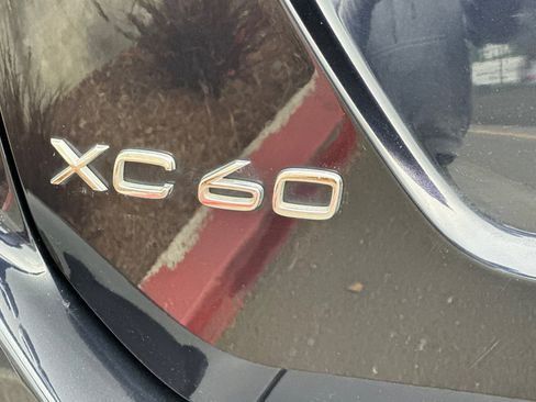 Used 2016 Volvo XC60 T5 Platinum image 12