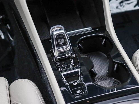 Used 2019 Volvo XC40 T5 Inscription AWD/4WD image 22