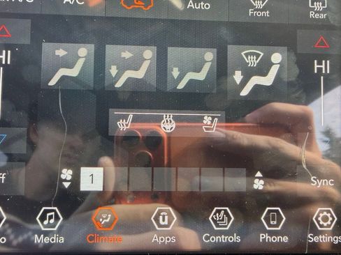 Used 2022 Jeep Cherokee Trailhawk w/ Premium Leather Package image 25